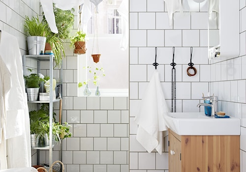 Katalog 2017 - Mała łazienka z oknem - zdjęcie od IKEA
