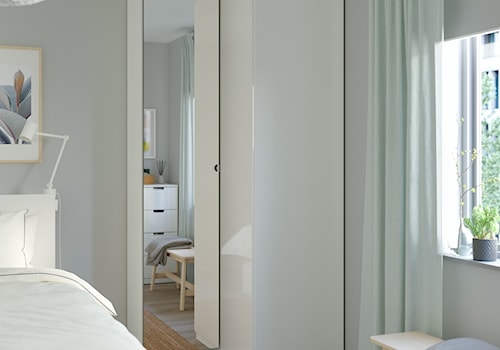 Sypialnia IKEA - Średnia szara sypialnia, styl skandynawski - zdjęcie od IKEA