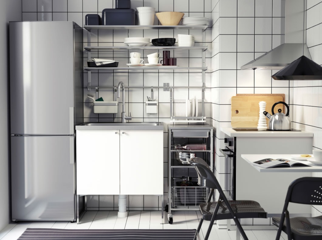 Kuchnia IKEA - Mała z lodówką wolnostojącą kuchnia, styl industrialny - zdjęcie od IKEA - Homebook