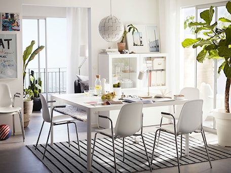 Aranżacje wnętrz - Jadalnia: Jadalnia IKEA - Mała biała jadalnia jako osobne pomieszczenie - IKEA. Przeglądaj, dodawaj i zapisuj najlepsze zdjęcia, pomysły i inspiracje designerskie. W bazie mamy już prawie milion fotografii!