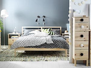 Sypialnia IKEA - Duża biała szara sypialnia - zdjęcie od IKEA