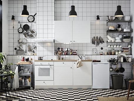 Aranżacje wnętrz - Kuchnia: Mała kuchnia - Średnia otwarta z salonem biała z lodówką wolnostojącą kuchnia jednorzędowa z oknem, styl nowoczesny - IKEA. Przeglądaj, dodawaj i zapisuj najlepsze zdjęcia, pomysły i inspiracje designerskie. W bazie mamy już prawie milion fotografii!