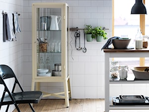 Pokój dzienny IKEA - Średnia otwarta biała kuchnia z wyspą lub półwyspem - zdjęcie od IKEA