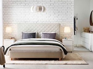Sypialnia IKEA - Średnia biała szara sypialnia, styl minimalistyczny - zdjęcie od IKEA