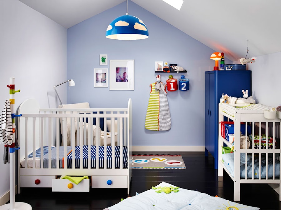 Pokój dziecka IKEA - Średni biały niebieski pokój dziecka dla niemowlaka dla chłopca dla dziewczynki - zdjęcie od IKEA