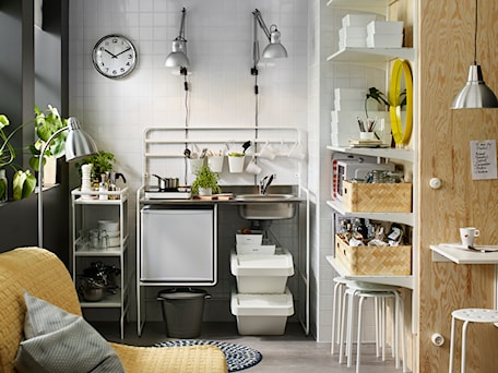 Aranżacje wnętrz - Kuchnia: Katalog 2017 - Mała kuchnia - IKEA. Przeglądaj, dodawaj i zapisuj najlepsze zdjęcia, pomysły i inspiracje designerskie. W bazie mamy już prawie milion fotografii!
