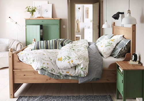 Sypialnia IKEA - Duża beżowa sypialnia, styl prowansalski - zdjęcie od IKEA