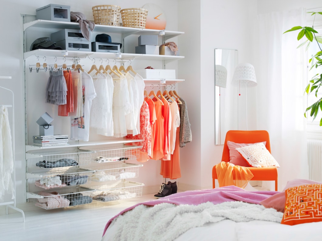 Garderoba IKEA - Mała otwarta garderoba przy sypialni - zdjęcie od IKEA - Homebook