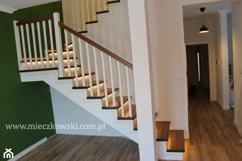 schody z drewna dibetau - zdjęcie od Schody Mieczkowski - Homebook