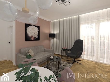 Aranżacje wnętrz - Salon: Mały różowy salon - JMJ Interiors. Przeglądaj, dodawaj i zapisuj najlepsze zdjęcia, pomysły i inspiracje designerskie. W bazie mamy już prawie milion fotografii!
