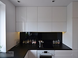 .5 - Średnia otwarta z zabudowaną lodówką kuchnia w kształcie litery l z oknem, styl nowoczesny - zdjęcie od Meble Wiśniewski MEBLO-MARK