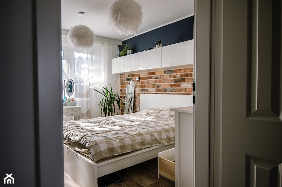 10 - Mała biała czarna sypialnia, styl glamour - zdjęcie od Meble Wiśniewski MEBLO-MARK