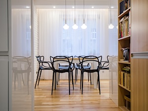 7 - Biała jadalnia jako osobne pomieszczenie, styl nowoczesny - zdjęcie od Meble Wiśniewski MEBLO-MARK