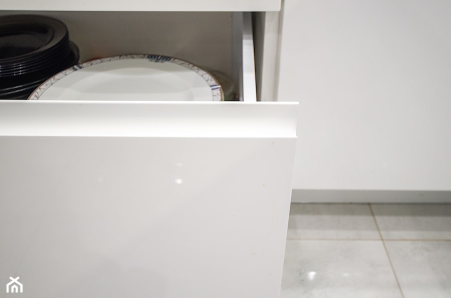7 - Mała zamknięta biała kuchnia jednorzędowa, styl nowoczesny - zdjęcie od Meble Wiśniewski MEBLO-MARK