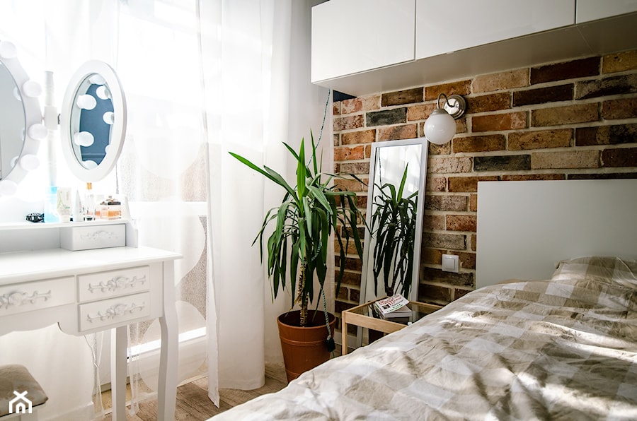 10 - Mała biała brązowa sypialnia, styl glamour - zdjęcie od Meble Wiśniewski MEBLO-MARK