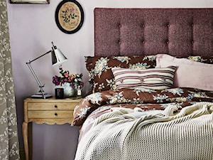 Mała biała sypialnia, styl rustykalny - zdjęcie od headboards.pl