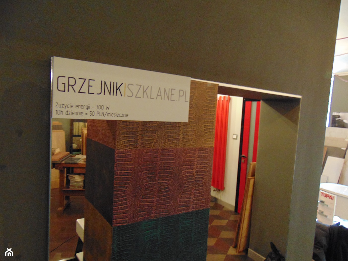 Grzejnik szklany z LUSTRA - Łazienka, styl minimalistyczny - zdjęcie od GRZEJNIKISZKLANE.PL - Homebook