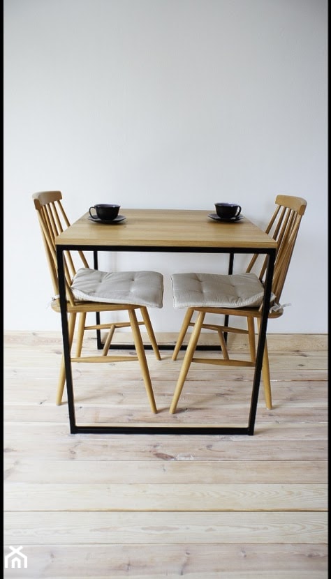 Stoły do jadalni - Mała szara jadalnia jako osobne pomieszczenie, styl skandynawski - zdjęcie od DaWanda