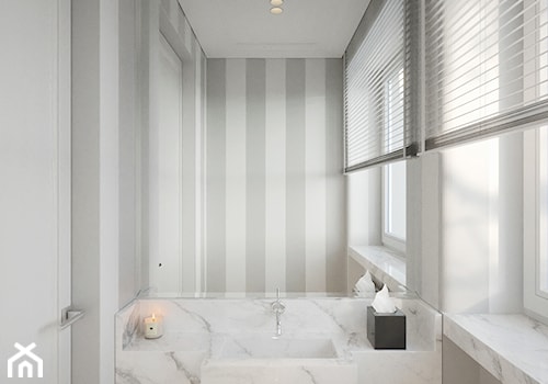 Modernistyczna Willa - Mała na poddaszu z lustrem z marmurową podłogą łazienka z oknem, styl tradycyjny - zdjęcie od Katarzyna Kraszewska Architektura Wnętrz