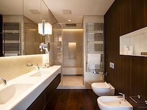 Apartament na Powiślu - Średnia na poddaszu bez okna z lustrem z dwoma umywalkami łazienka, styl nowoczesny - zdjęcie od Katarzyna Kraszewska Architektura Wnętrz