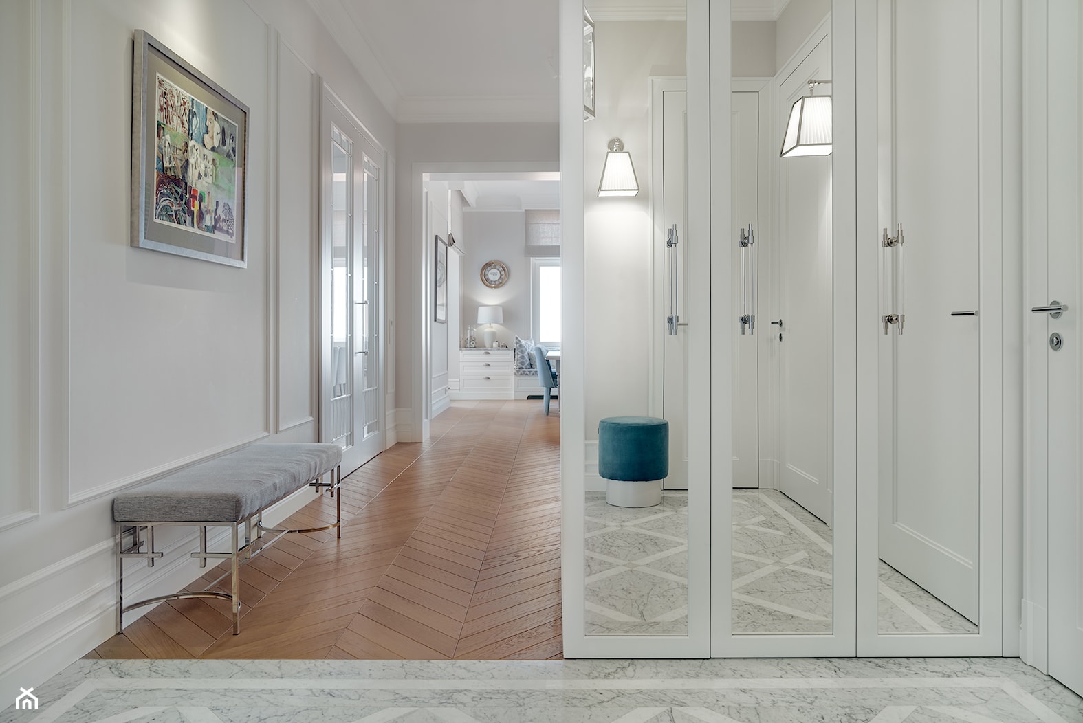 Sopot Apartament z widokiem, - Duży biały hol / przedpokój, styl tradycyjny - zdjęcie od Katarzyna Kraszewska Architektura Wnętrz - Homebook
