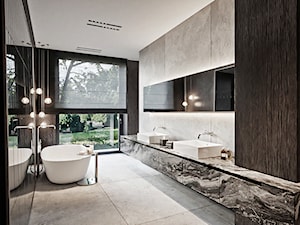 Rezydencja pod Poznaniem - Duża z lustrem z dwoma umywalkami z marmurową podłogą z punktowym oświetleniem łazienka z oknem, styl nowoczesny - zdjęcie od Katarzyna Kraszewska Architektura Wnętrz