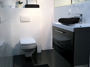 Dom pod Warszawą - Mała bez okna z punktowym oświetleniem łazienka, styl skandynawski - zdjęcie od Ewa Wężyk