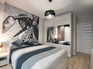 Sypialnia dla mężczyzny - Średnia beżowa biała szara sypialnia - zdjęcie od YES4DESIGN