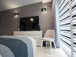 Sypialnia dla mężczyzny - Średnia beżowa biała sypialnia, styl nowoczesny - zdjęcie od YES4DESIGN