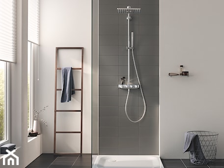 Aranżacje wnętrz - Łazienka: Shower Systems - Mała łazienka z oknem, styl minimalistyczny - GROHE. Przeglądaj, dodawaj i zapisuj najlepsze zdjęcia, pomysły i inspiracje designerskie. W bazie mamy już prawie milion fotografii!