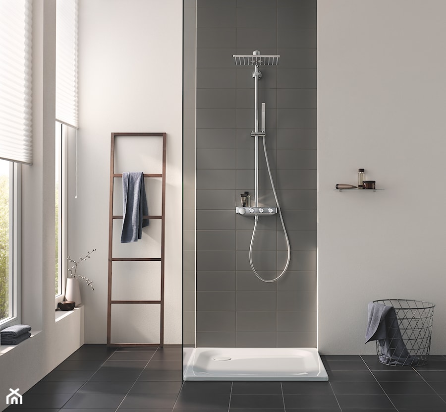 Shower Systems - Mała łazienka z oknem, styl minimalistyczny - zdjęcie od GROHE