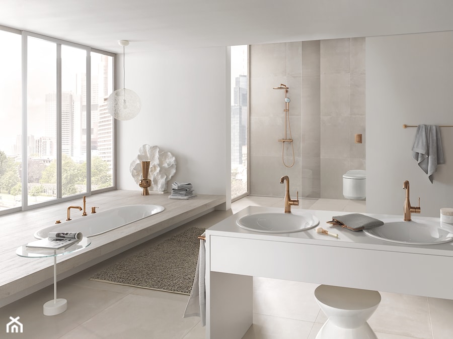 Klasyka i minimalizm - Duża jako pokój kąpielowy z dwoma umywalkami łazienka z oknem, styl tradycyjny - zdjęcie od GROHE