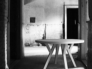 HIM stół dębowy okrągły - zdjęcie od Iwona Kosicka Design