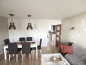 Mieszkanie Olsztyn - realizacja projektu - Mały biały salon z jadalnią, styl nowoczesny - zdjęcie od Monika Deptuła Projektant Wnętrz