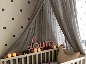 Pokój księżniczki :) - Mały czarny szary pokój dziecka dla niemowlaka dla dziewczynki, styl nowoczesny - zdjęcie od Joanna Pòłtorak-Surowiecka
