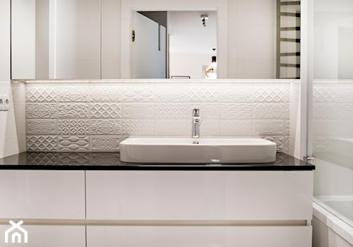 Elegancka i klasyczna łazienka od - zdjęcie od Base Architekci