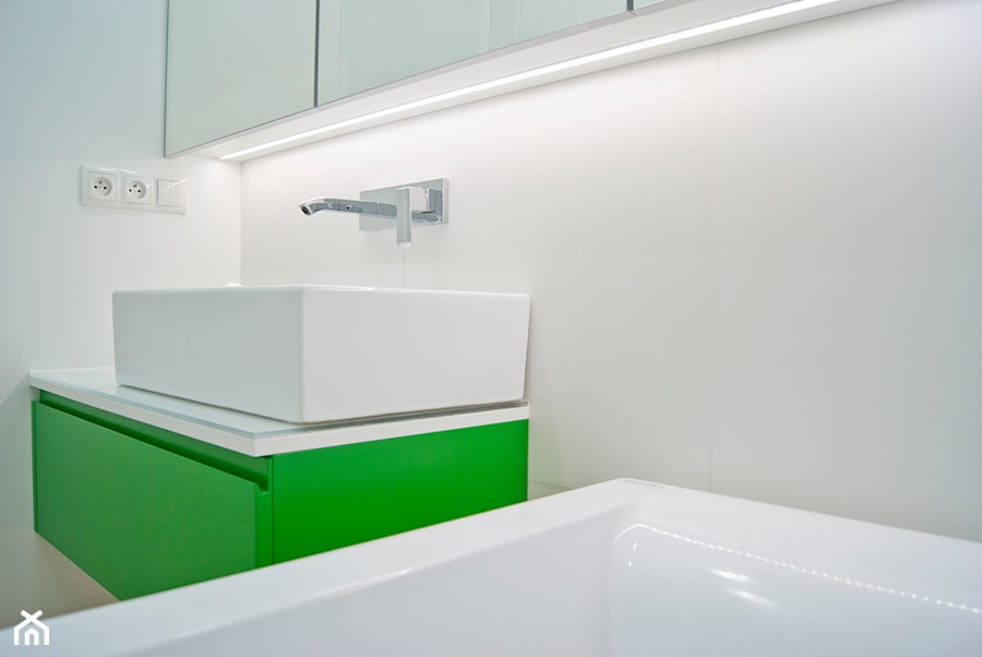 łazienka z soczystą zielenią - zdjęcie od Base Architekci