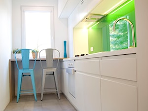 Minimalizm z zielenią - Kuchnia, styl nowoczesny - zdjęcie od Base Architekci