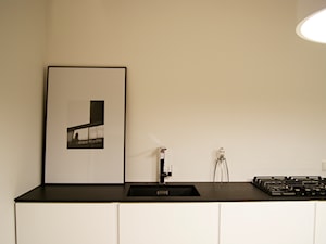 minimalistyczna kuchnia od Base architekci - zdjęcie od Base Architekci