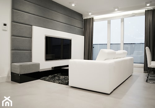 Mieszkanie z miłości do betonu - Mały biały szary salon z jadalnią z tarasem / balkonem, styl minimalistyczny - zdjęcie od Base Architekci