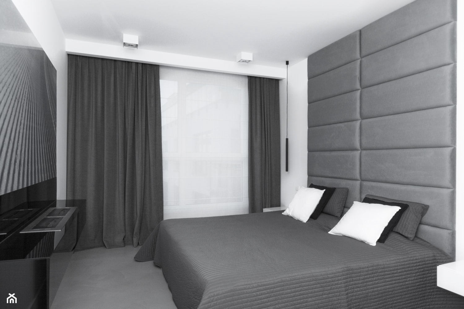 Mieszkanie z miłości do betonu - Duża biała szara sypialnia, styl nowoczesny - zdjęcie od Base Architekci - Homebook