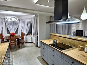 Dom jednorodzinny Pierściec - realizacja - Średnia otwarta z salonem z zabudowaną lodówką kuchnia dwurzędowa z oknem, styl tradycyjny - zdjęcie od MARTA PAWLAK ARCHITEKTURA WNĘTRZ