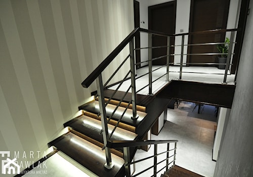 Dom Jednorodzinny Wisła - realizacja - Schody dwubiegowe drewniane, styl industrialny - zdjęcie od MARTA PAWLAK ARCHITEKTURA WNĘTRZ
