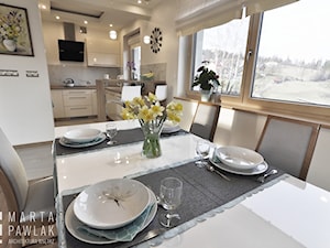Dom Jednorodzinny Wisła 02 -realizacja - Średnia biała jadalnia jako osobne pomieszczenie, styl tradycyjny - zdjęcie od MARTA PAWLAK ARCHITEKTURA WNĘTRZ