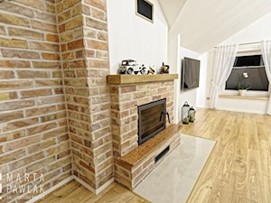Mieszkanie na poddaszu Brenna - realizacja - Mały biały salon, styl tradycyjny - zdjęcie od MARTA PAWLAK ARCHITEKTURA WNĘTRZ