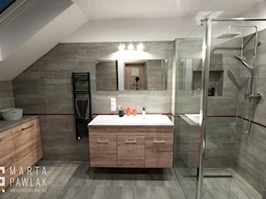 Łazienki Ustroń - realizacja - Duża na poddaszu z dwoma umywalkami z punktowym oświetleniem łazienka z oknem, styl nowoczesny - zdjęcie od MARTA PAWLAK ARCHITEKTURA WNĘTRZ