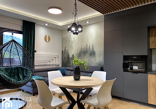Apartament Wisła Czarne - Mała biała szara jadalnia w salonie w kuchni, styl industrialny - zdjęcie od MARTA PAWLAK ARCHITEKTURA WNĘTRZ