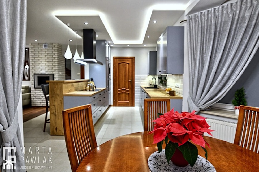 Dom jednorodzinny Pierściec - realizacja - Średnia szara jadalnia w salonie w kuchni, styl tradycyjny - zdjęcie od MARTA PAWLAK ARCHITEKTURA WNĘTRZ