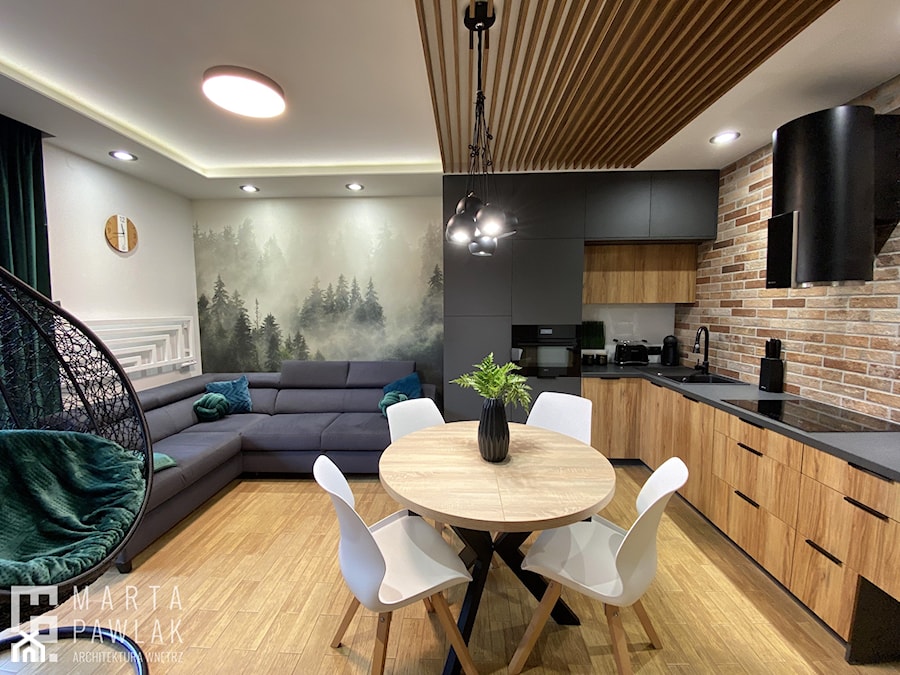 Apartament Wisła Czarne - Mały biały brązowy zielony salon z kuchnią z jadalnią, styl industrialny - zdjęcie od MARTA PAWLAK ARCHITEKTURA WNĘTRZ