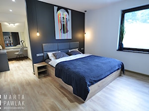 Dom Jednorodzinny Wisła - realizacja - Duża biała czarna z biurkiem sypialnia, styl industrialny - zdjęcie od MARTA PAWLAK ARCHITEKTURA WNĘTRZ